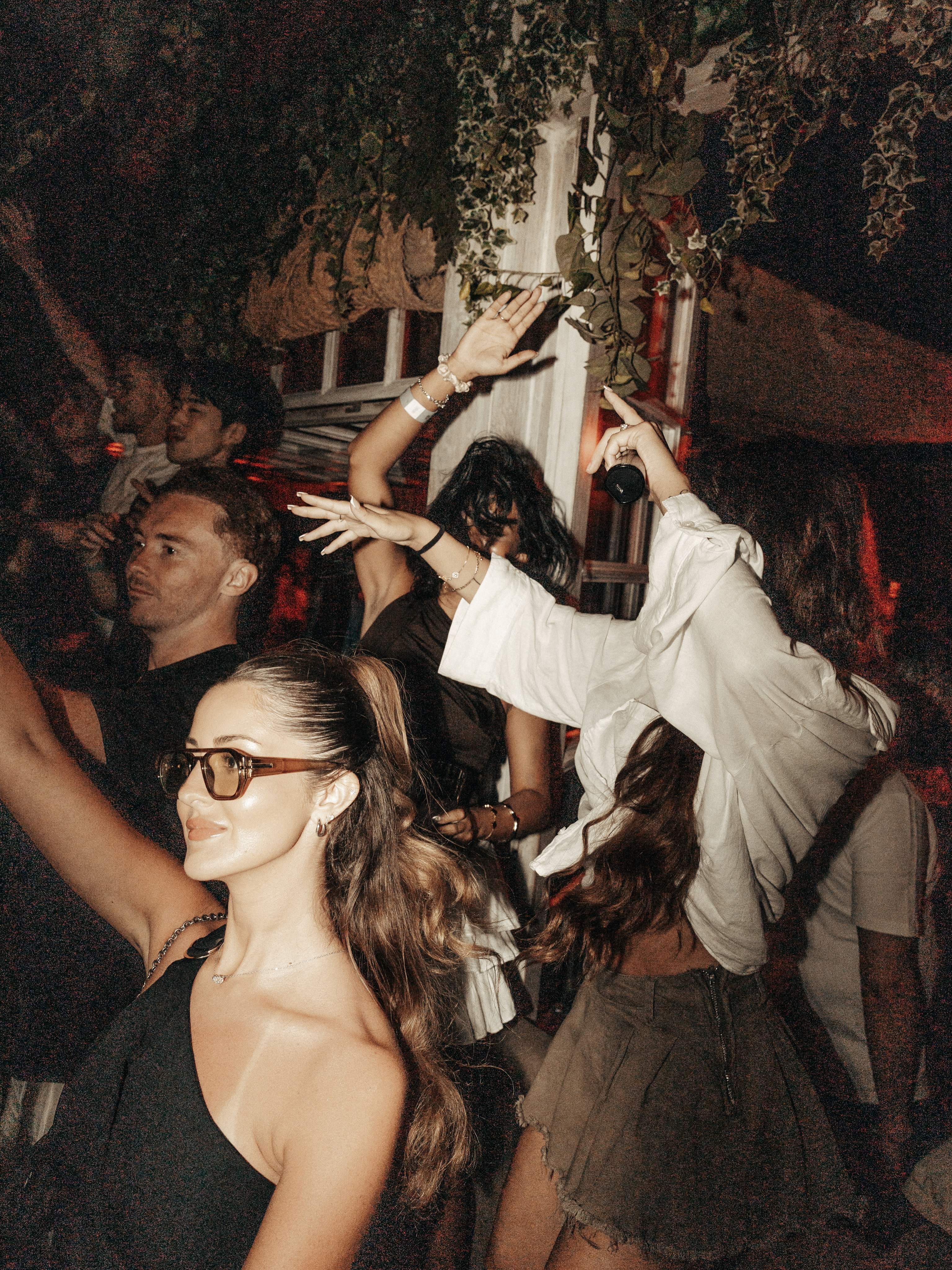 Some places wait for the weekend. We decided to start it earlier. MEZCLA Thursdays at Playa. Book your table: +34 650 82 22 26 #PlayaPadre #Marbella