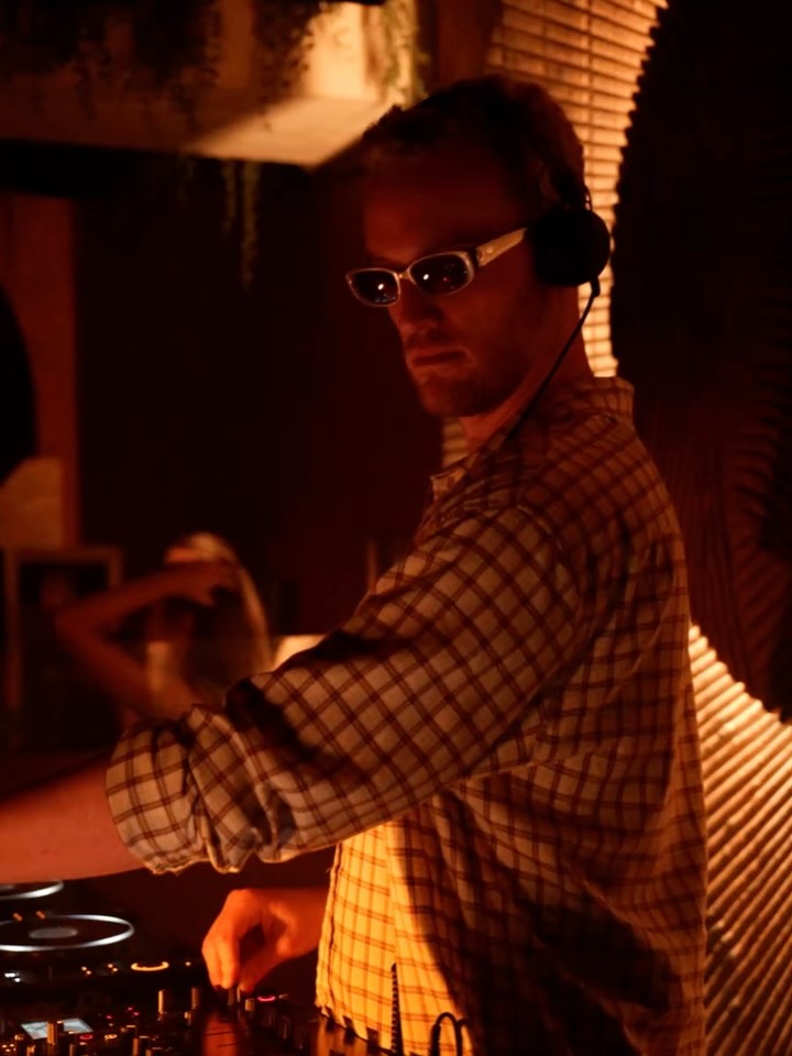 An unforgettable night in the Lounge with @maximeraki, brought to life in collaboration with @momentomarbella
