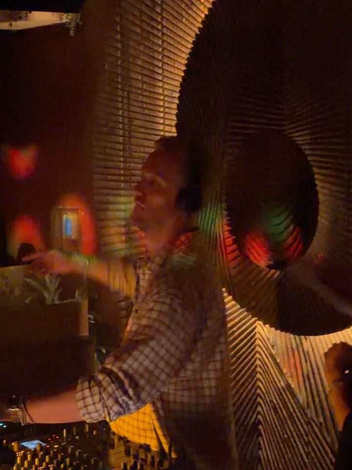 An unforgettable night in the Lounge with @maximeraki, brought to life in collaboration with @momentomarbella