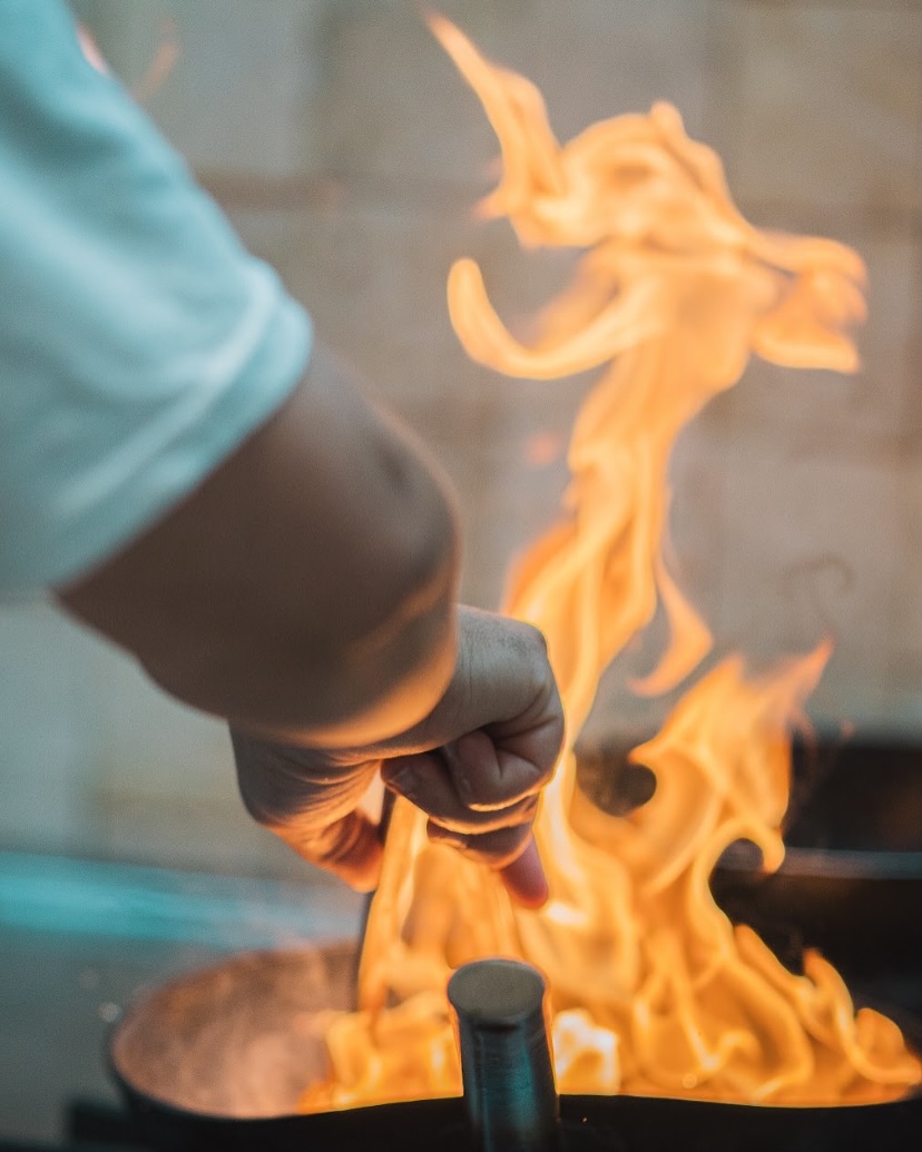 A behind-the-scenes look into the soul of Le Bistroman. ✨ From the chef’s corner to our carefully curated wine selection, every detail is part of a refined culinary journey.🍷👨🍳 Technique, passion, and flavor; all come together on your plate.🔥 #WineSelection #CulinaryArt #FineDining #MarbellaRestaurants #Marbella #PuertoBanus #FoodieJourney